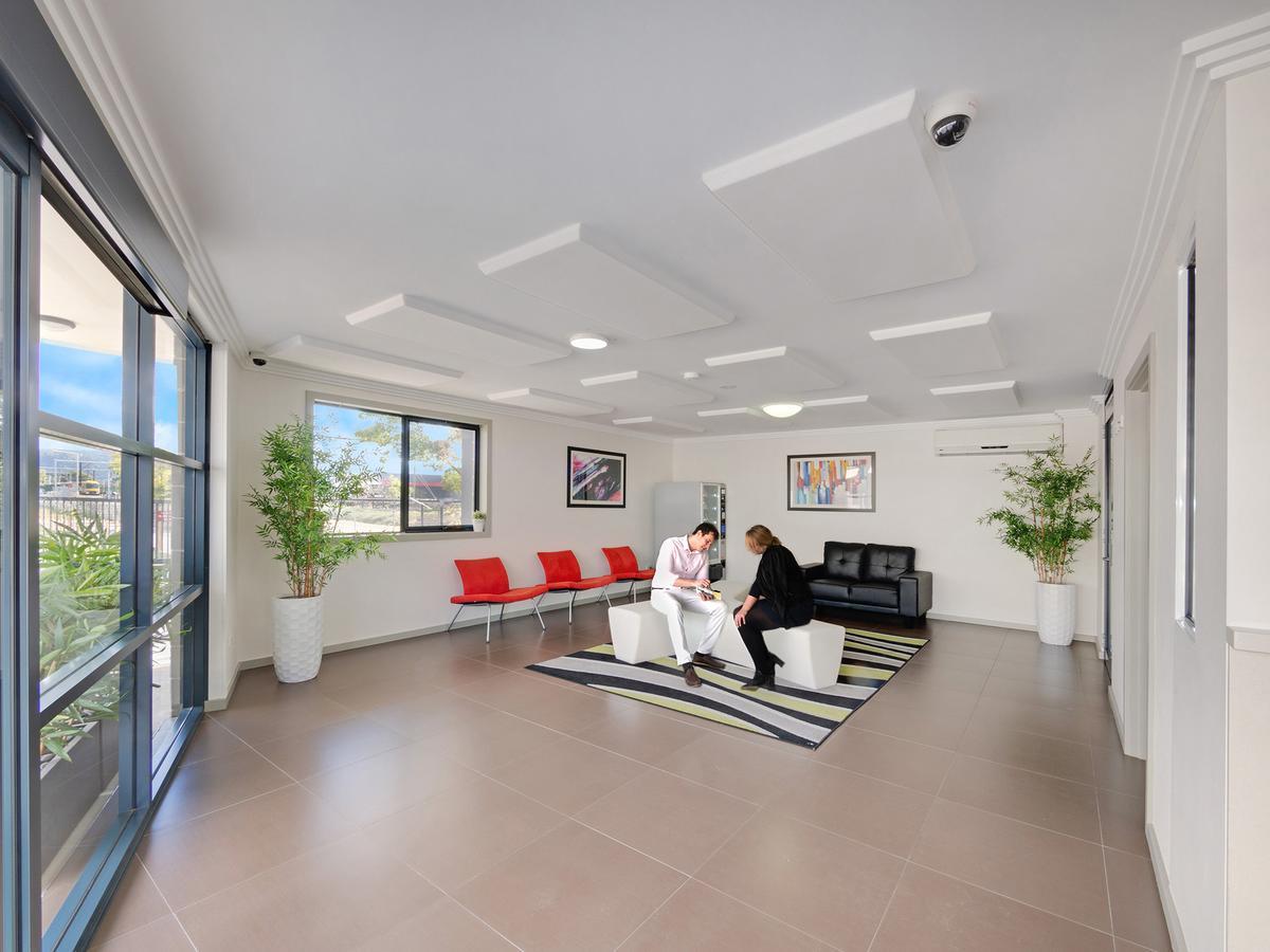 Value Suites Penrith Esterno foto