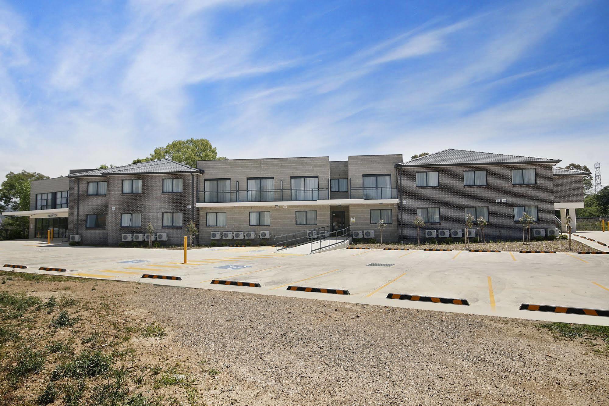 Value Suites Penrith Esterno foto