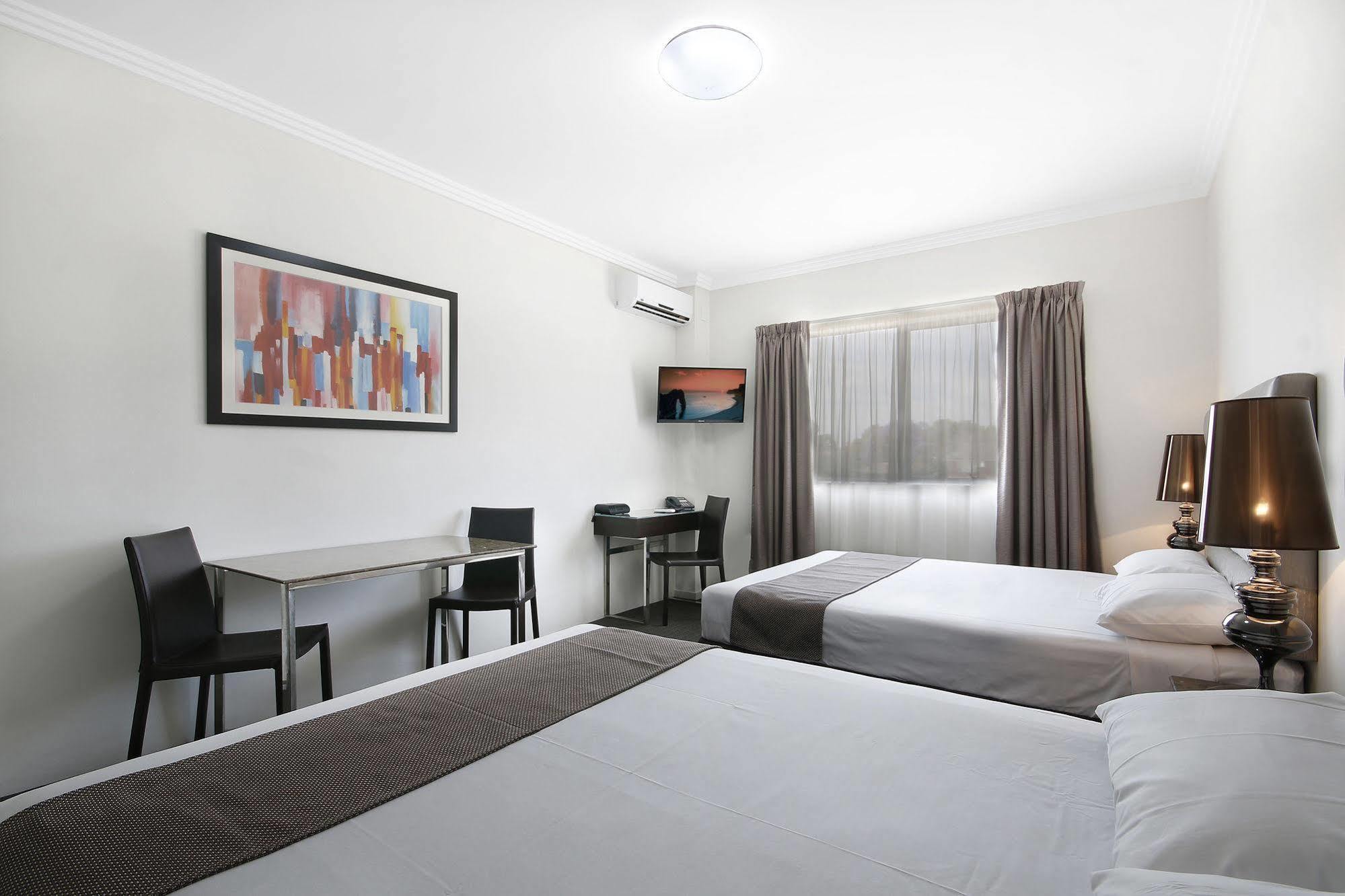 Value Suites Penrith Esterno foto