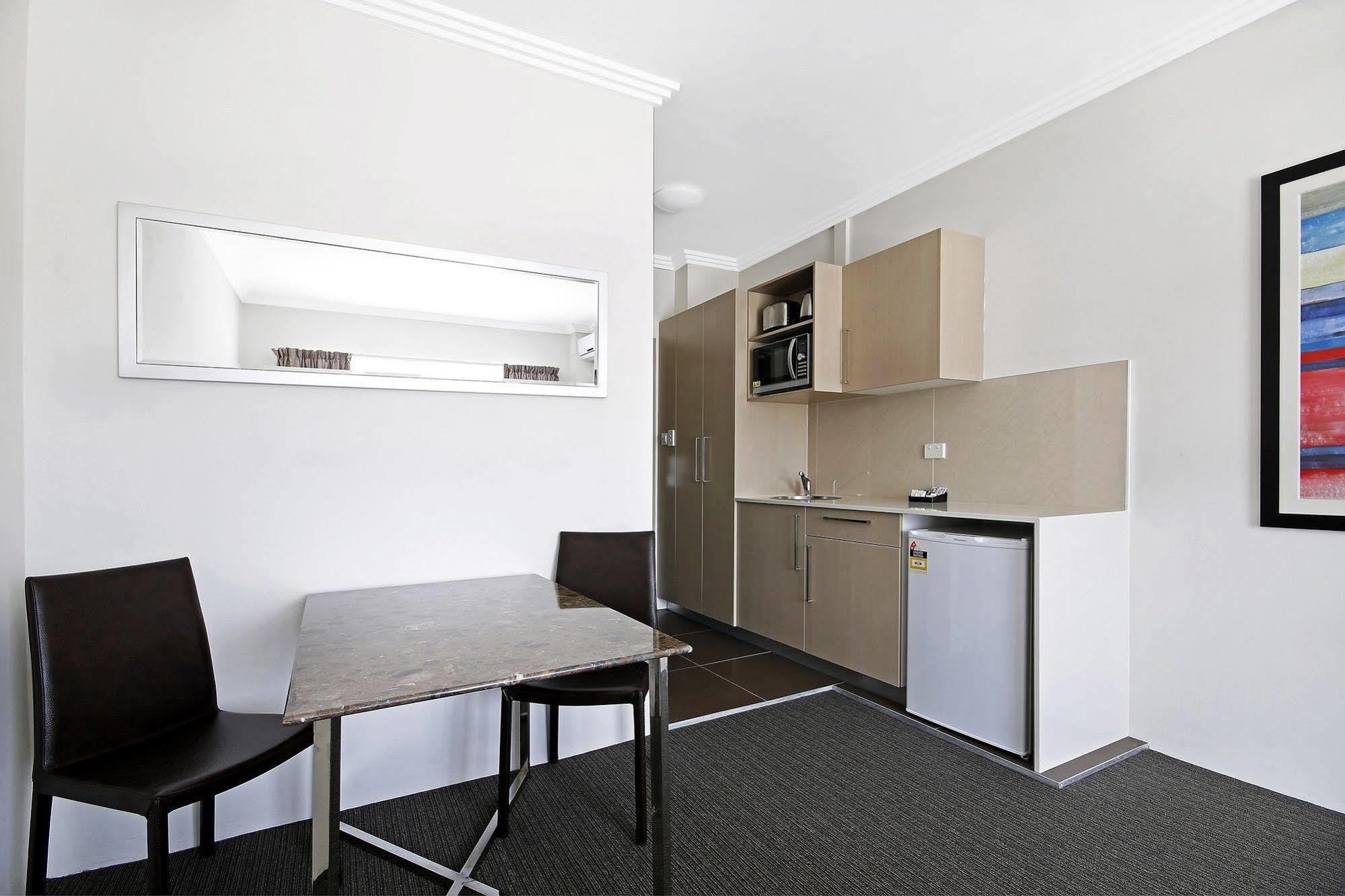 Value Suites Penrith Esterno foto
