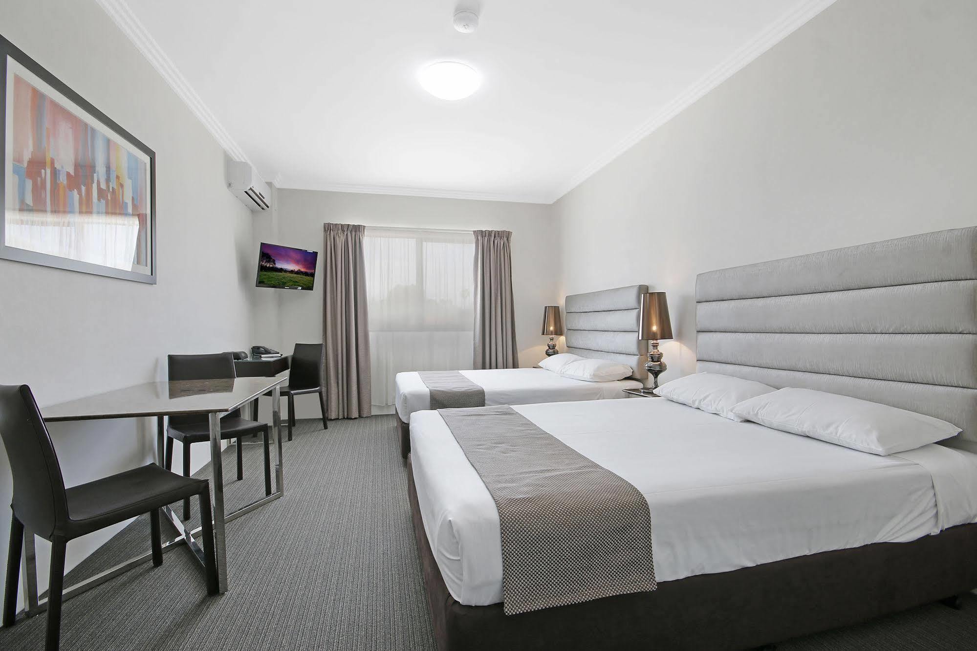 Value Suites Penrith Esterno foto