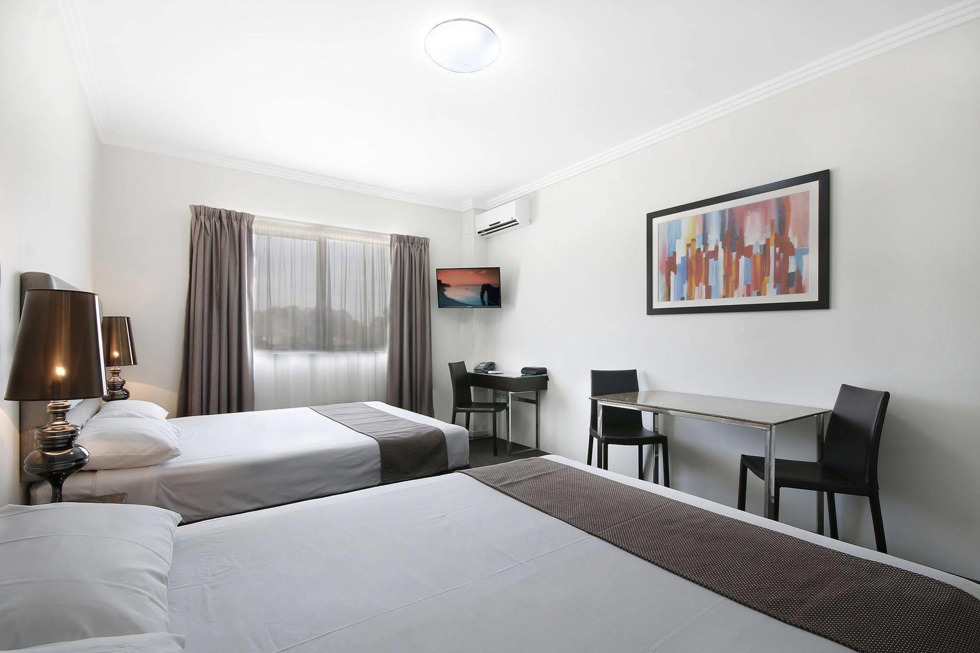 Value Suites Penrith Esterno foto