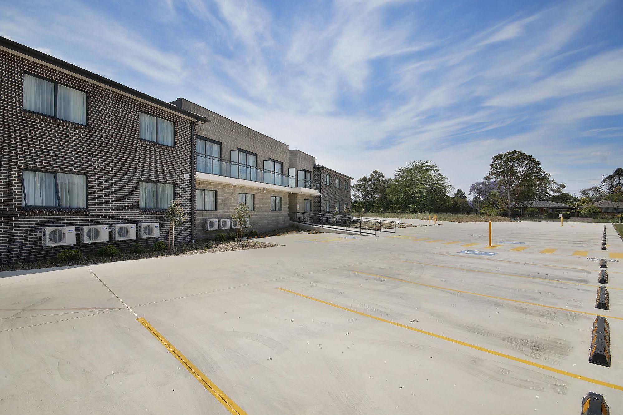 Value Suites Penrith Esterno foto